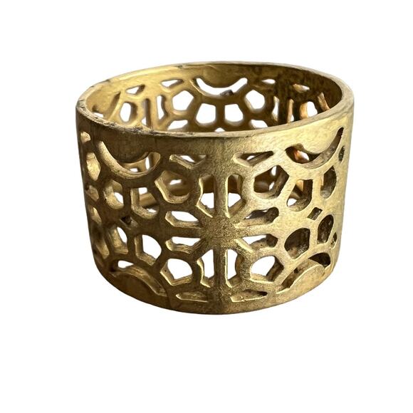 Gold tone filigree intricate wide cigar band ring - size 7 - Picture 2 of 5